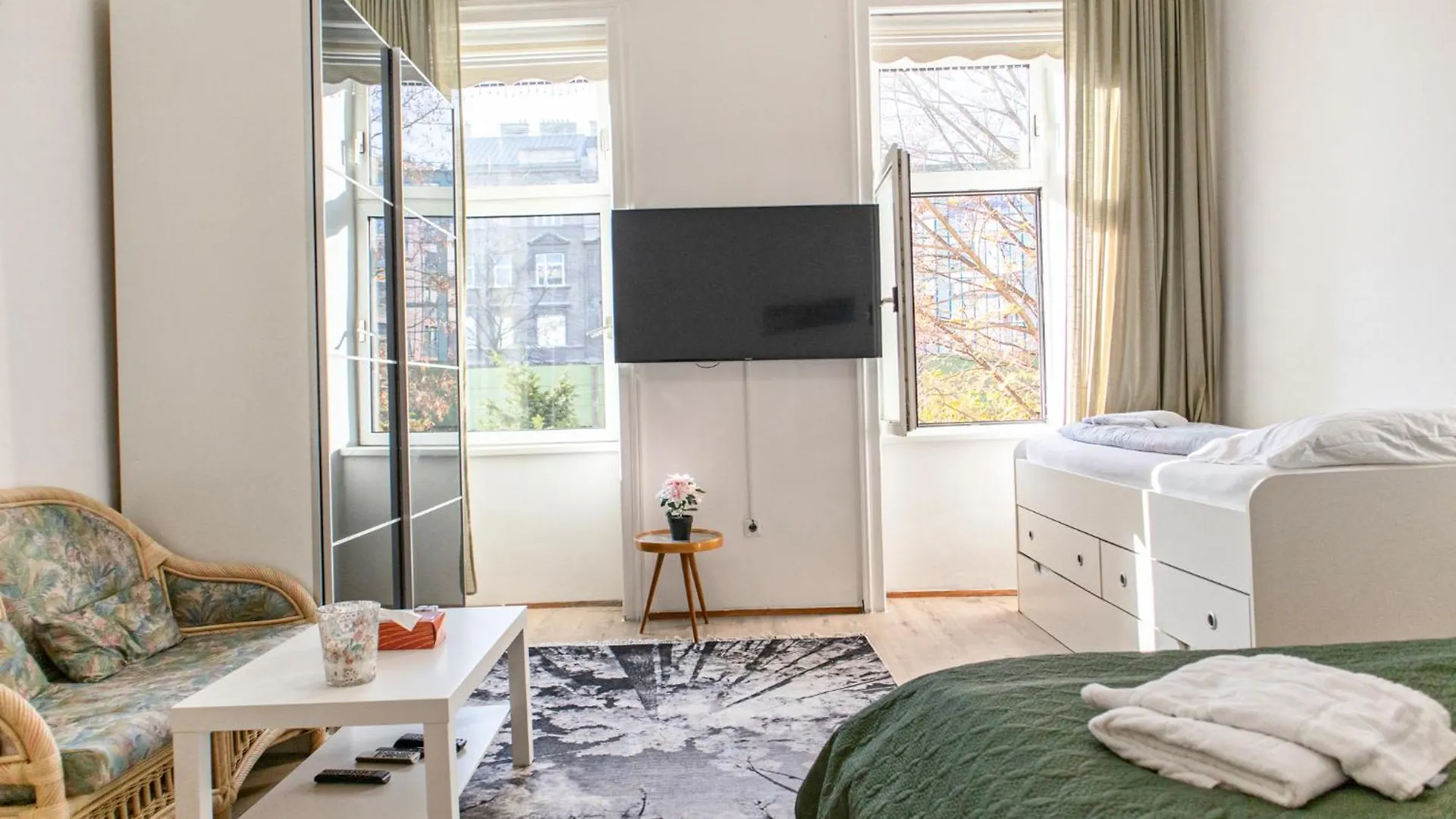 Convenient 3Br Near Danube & Millenium Tower Apartment Vienna