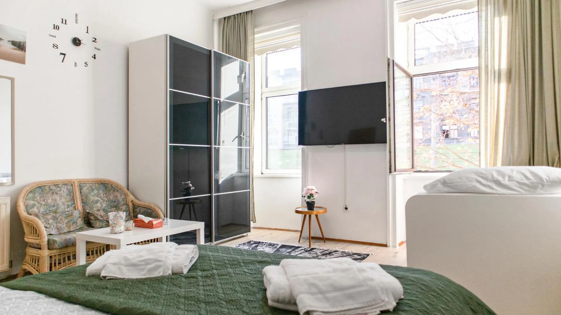 Convenient 3Br Near Danube & Millenium Tower Apartment Vienna